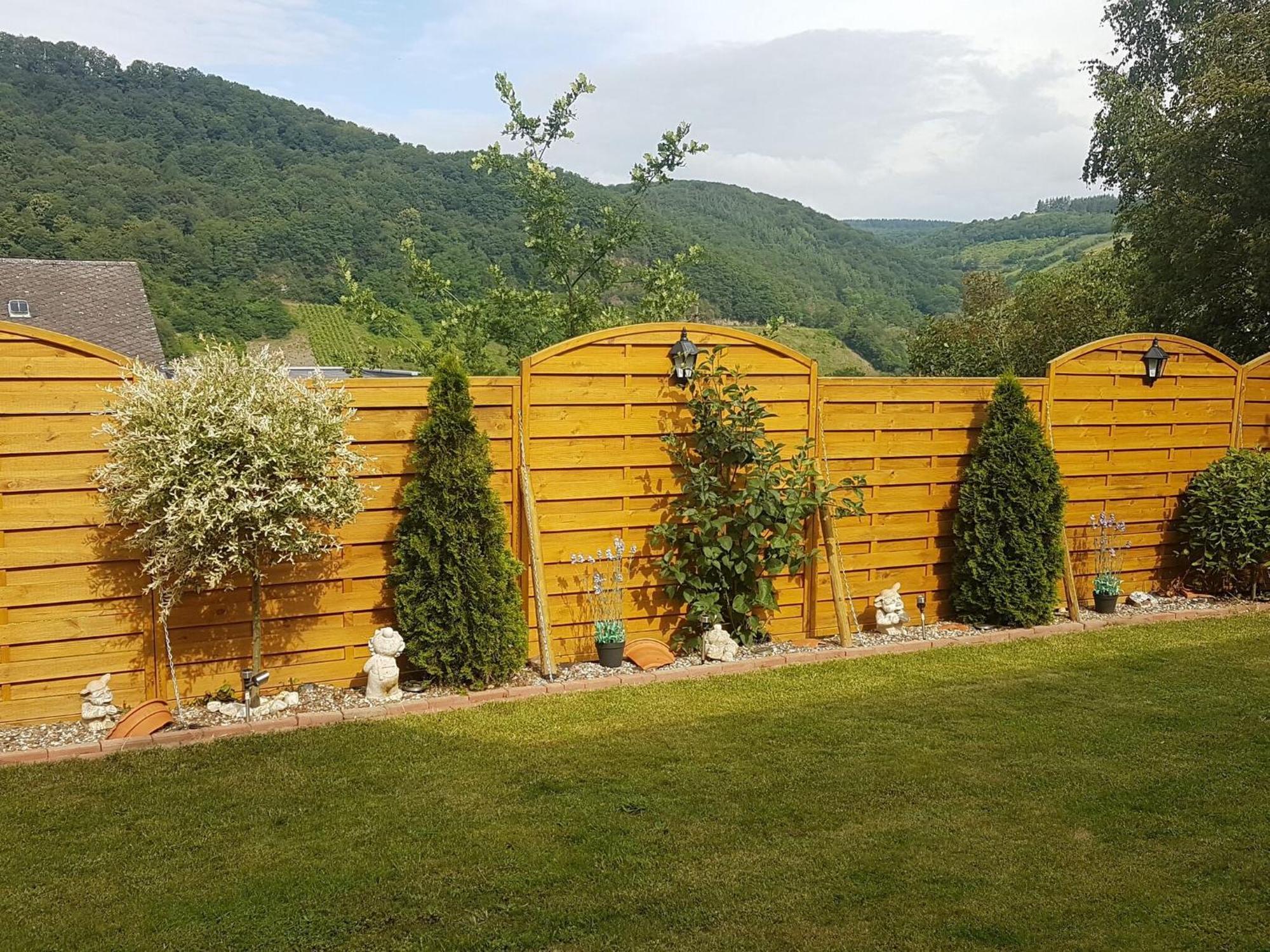 Holiday Home With Garden In Neumagen Dhron Esterno foto